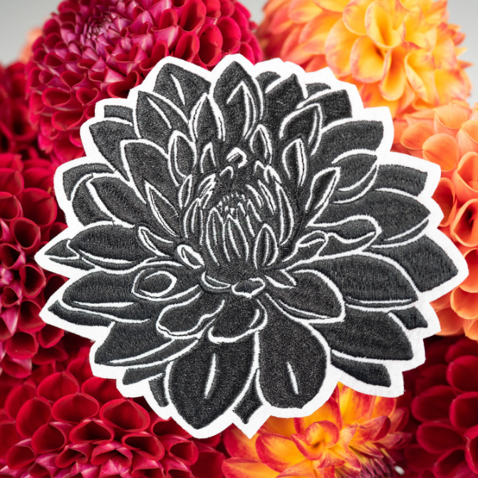 Dahlia shrinking embroidery head black